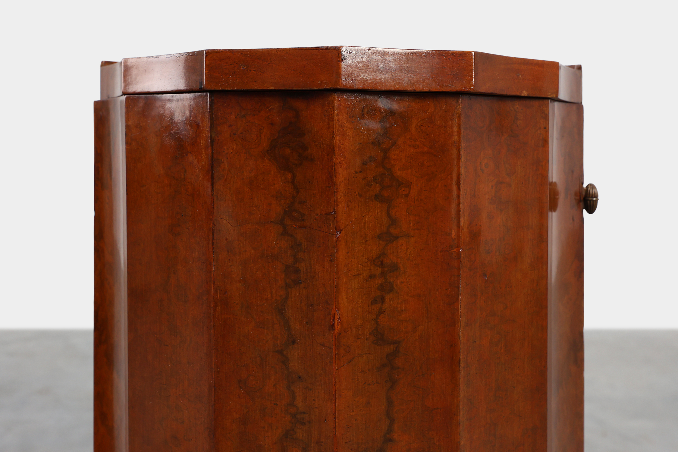 Pair of 2 Walnut Italian Art Deco Nightstands, Italy 1920thumbnail